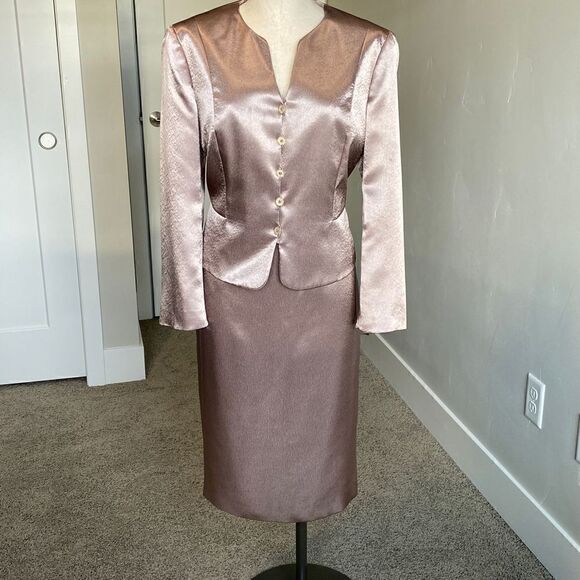 Emily Woman’s 2-Piece Suit - Picture 1 of 10